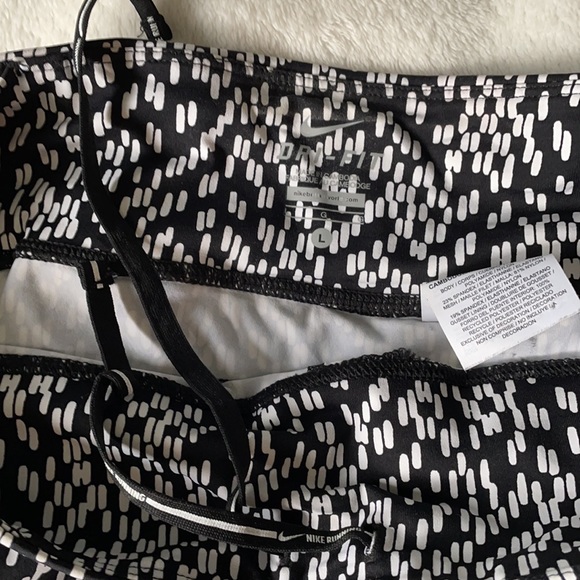 Nike Dri Fit Black and White Mesh Cropped Legging - Picture 5 of 5